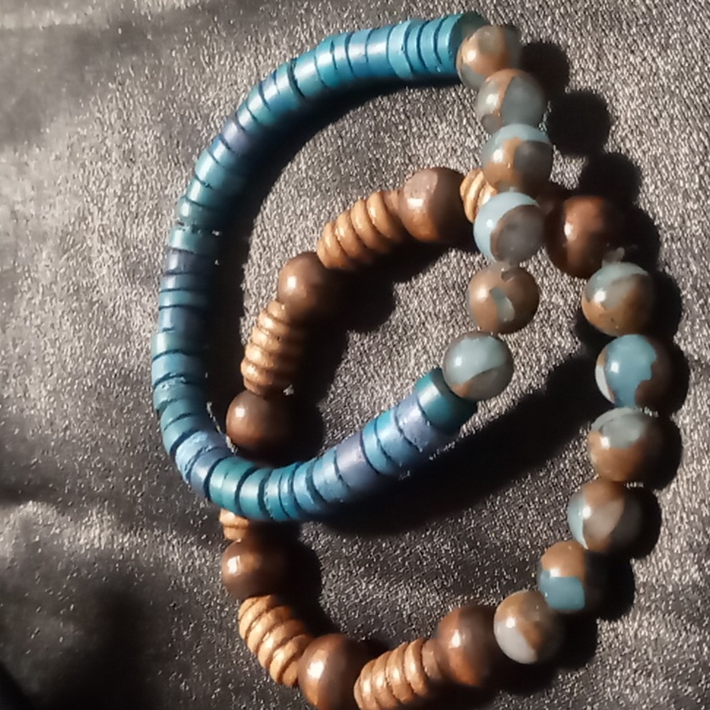 2 expandable agate and wooden beaded bracelets blue and brown agate